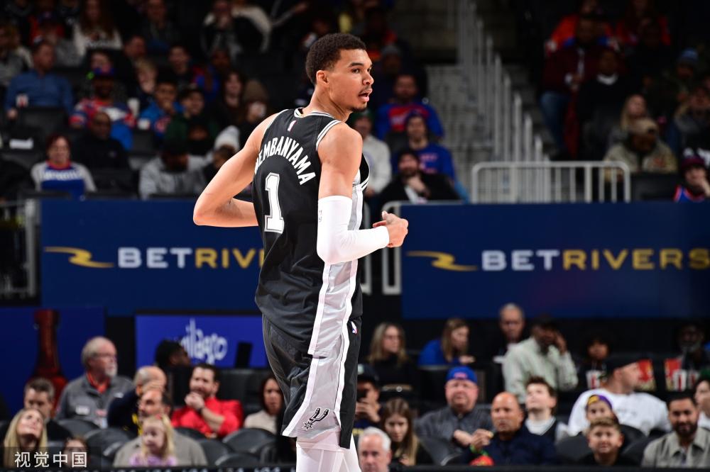 际舞台上崭 际舞台上崭