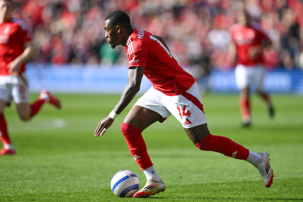 足球中却有 足球中却有